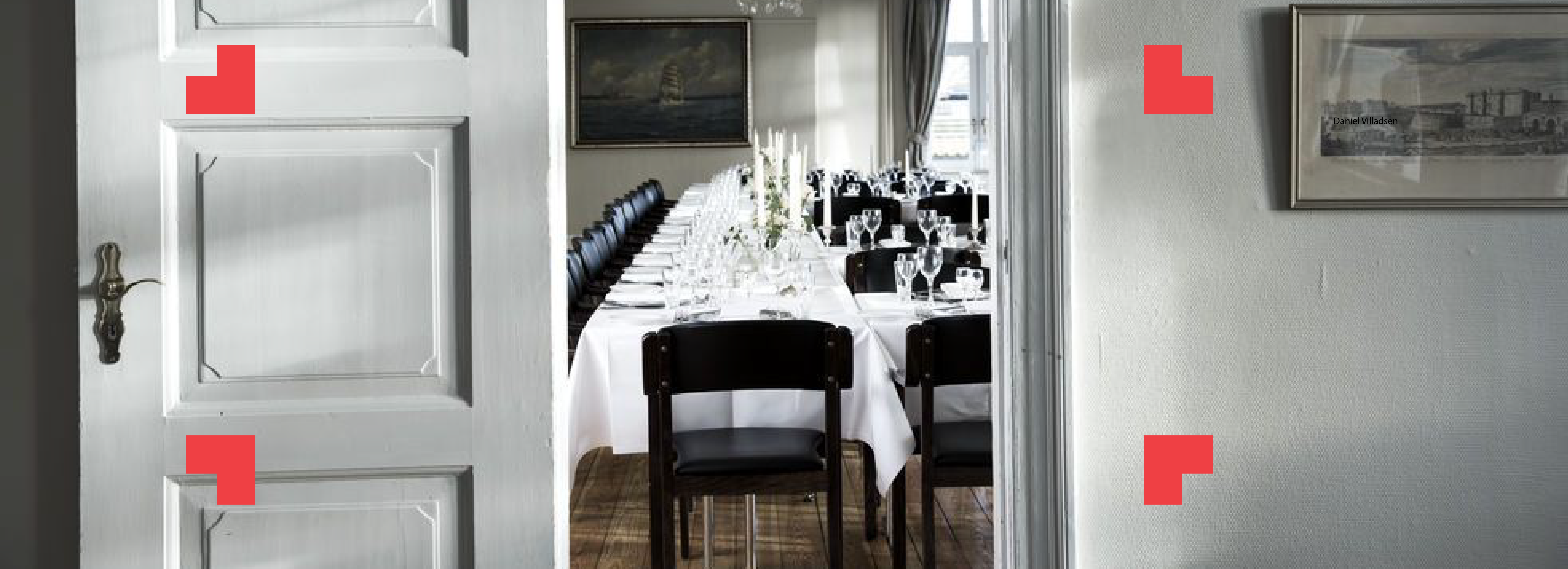 Billede af opdækket bord i en restaurant