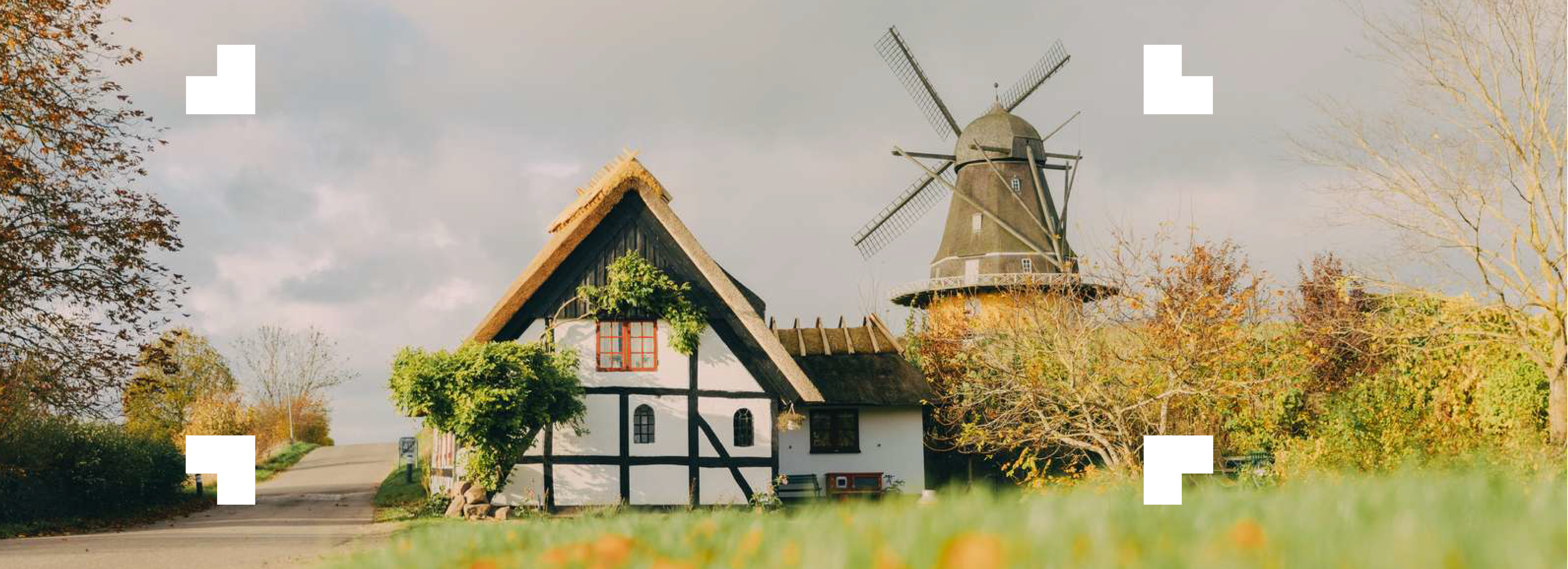 Bondehus og vindmølle