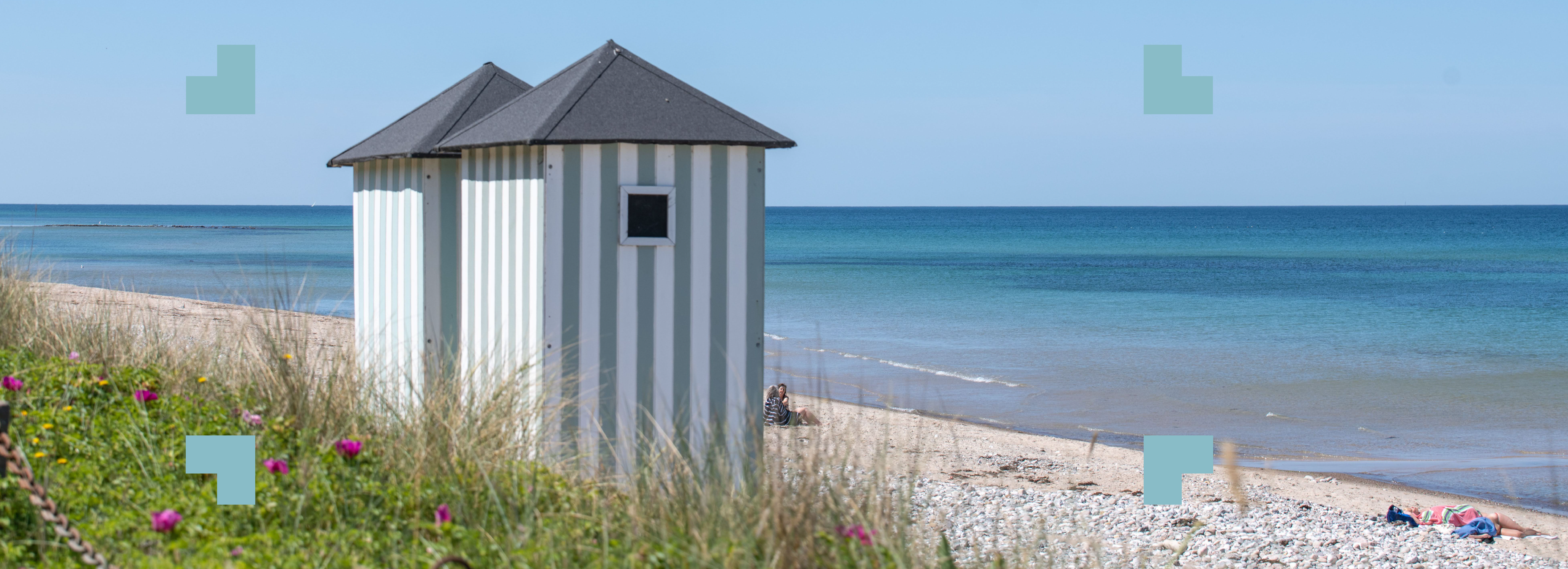 Omklædningskabiner i strandkanten