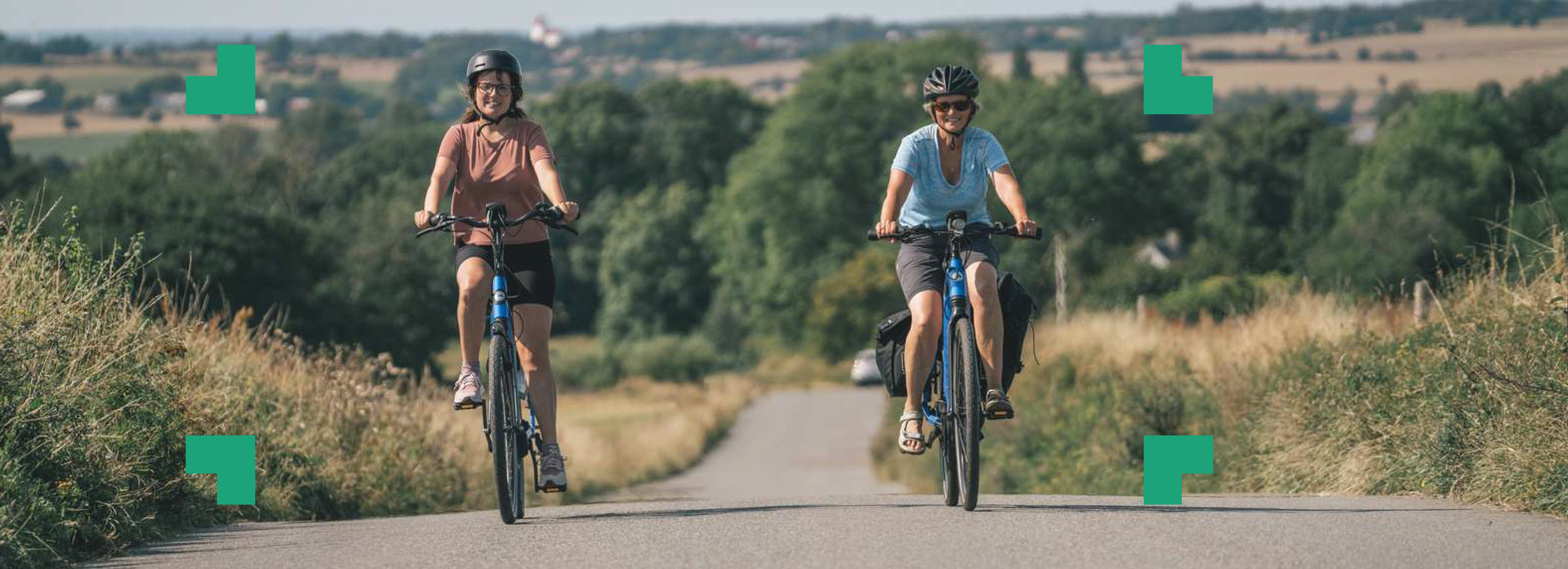 To kvinder på cykel 