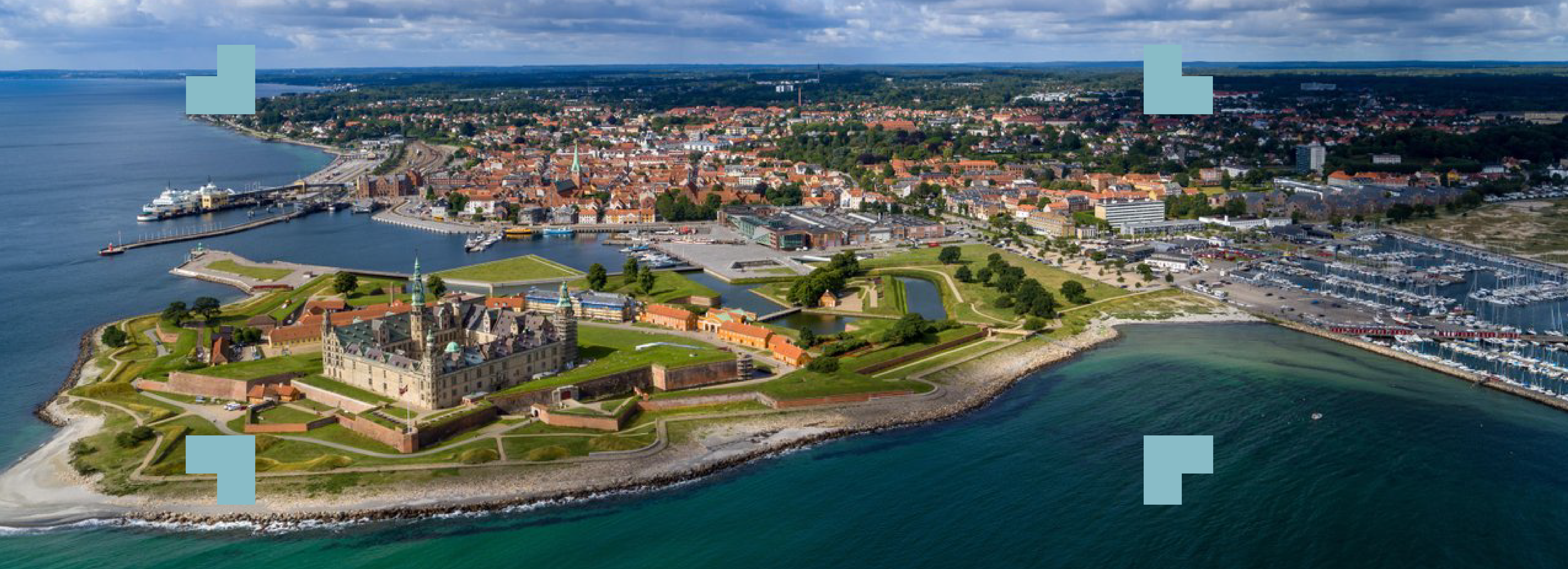 Luftfoto af kronborg slot og helsingør